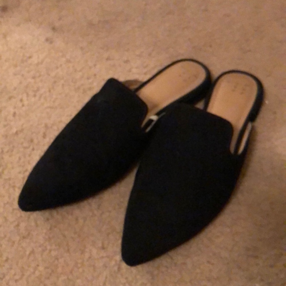 Black pointed toe clogs
